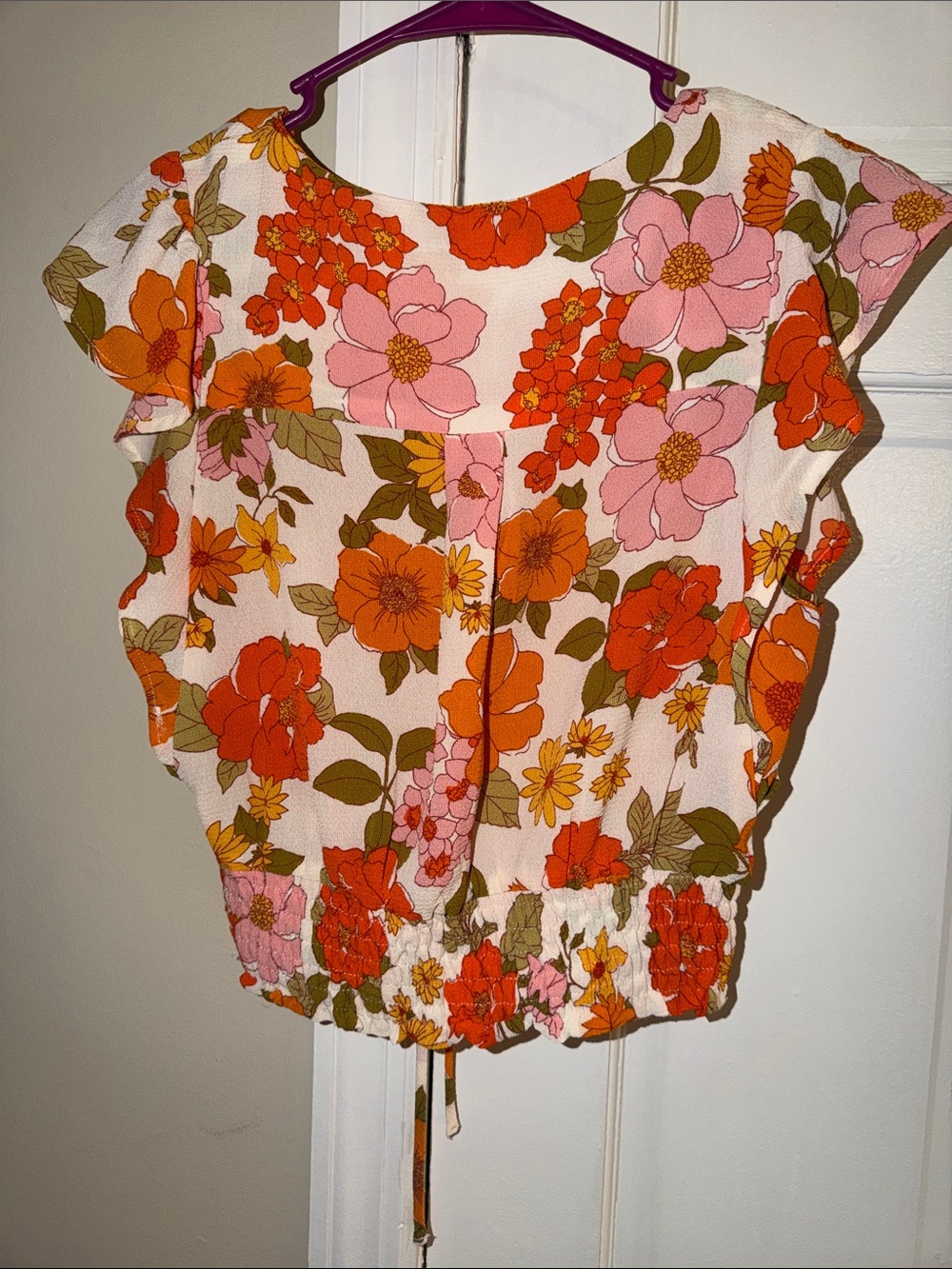 Floral Ruffle-Sleeve Cropped Top in Multi-Color - Picture 3 of 3